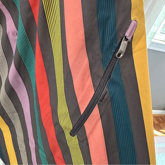 Lululemon Multicolor Stripe Hybrid Shorts Size 40 - Picture 6 of 16